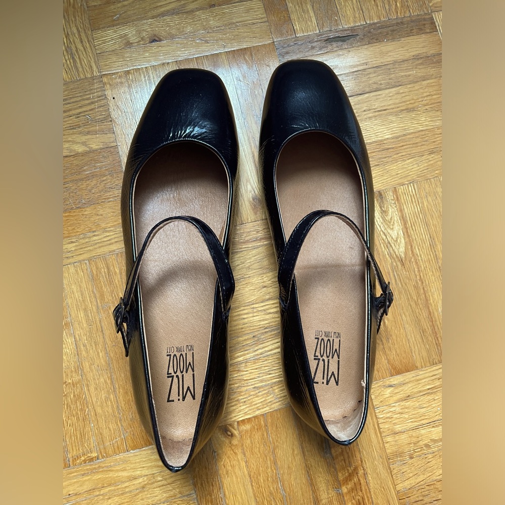 Miz Mooz ballet flats NWOT